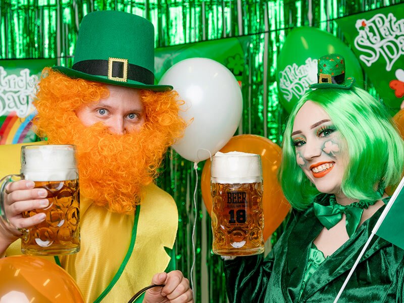 Fira St. Patrick’s Day med stil – kläder, dekorationer & traditioner