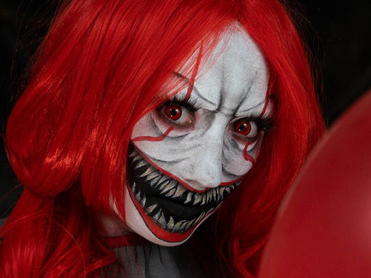 Sätta i och ta ur halloween-färglinser