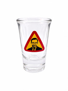 Snapsglas, vägskylt Ulf Kristersson