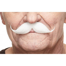 Mustasch, detective vit