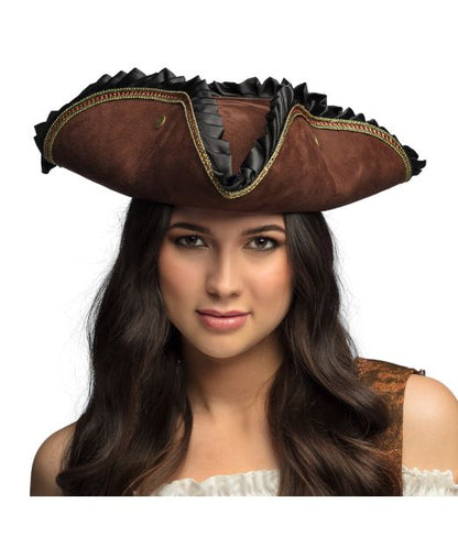 Trekantshatt, pirat Evalyn