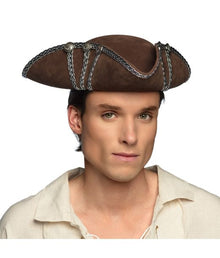 Trekantshatt, pirat Alistair