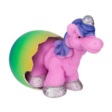 Växande enhörning i ägg